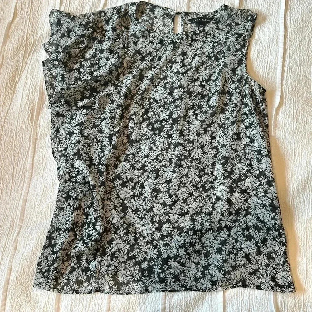 ⭐️ Zac &  Rachel - asymmetrical floral sleeveless blouse. Size M
